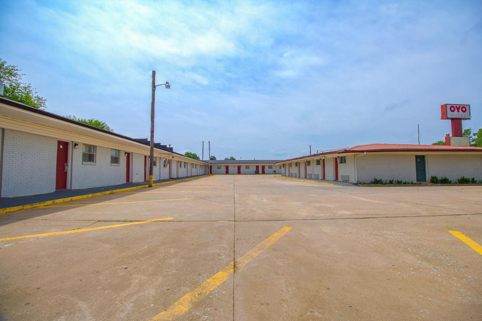 Oyo Hotel Mcalester Ok S Main St Exterior photo